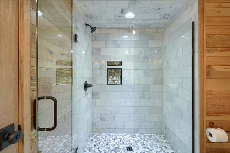 bathroom with shower curtain